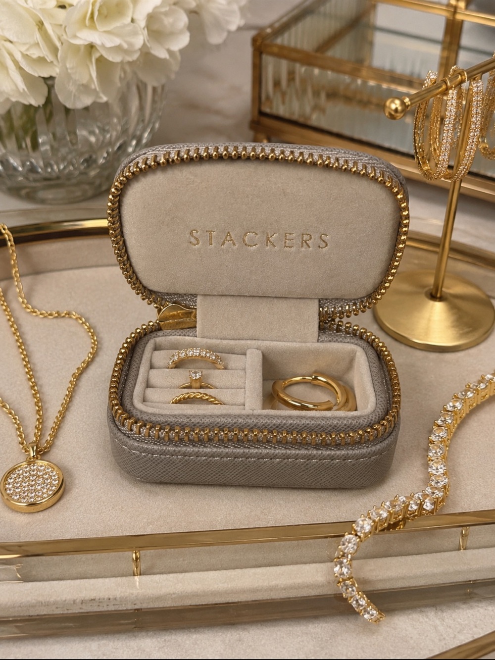 NWOT- Stackers mini Travel jewelry case in beige
Gold tone zipper